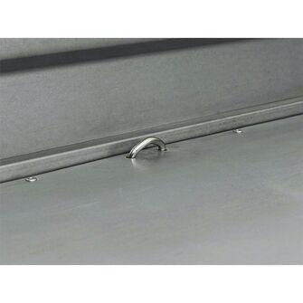 6 stk. kraftige indvendige surringsøjer placeret i trailerens stålbund. Sørger for nem og enkel fastsurrings af dit gods. Max belastning på 400 kg pr. øje.