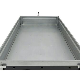 Traileren kommer med kraftig stålbund som standard.