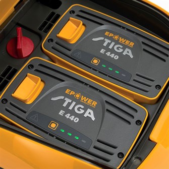 STIGA Collector 548e S Kit Batteriplæneklipper - betjeningsvenligt tastatur