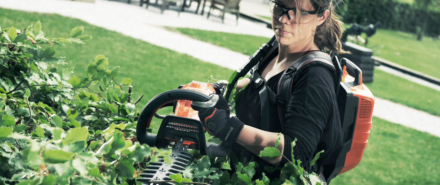 Lette og nemmere batteri- og benzin hækkeklippere fra Husqvarna