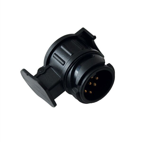 Kasse med 100 13 til 7 polet adaptere.