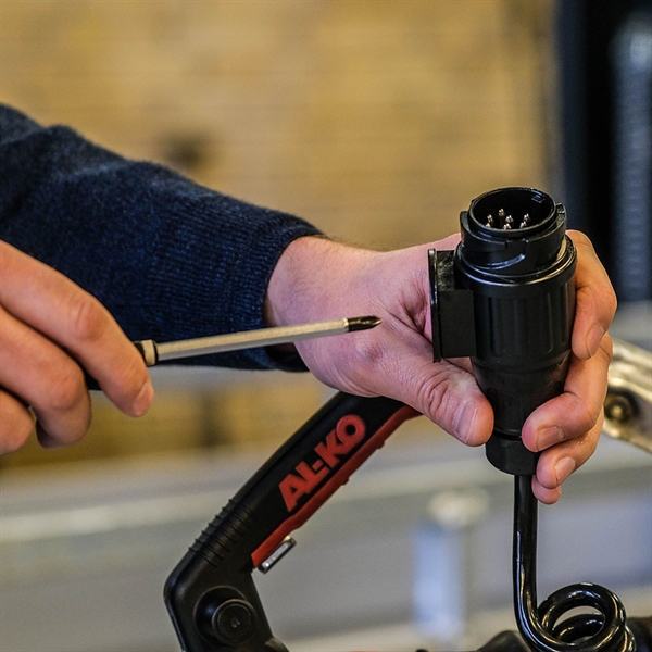 Montering af 7-polet stik inkl. stik