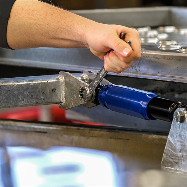 Udskiftning/montering af støddæmper